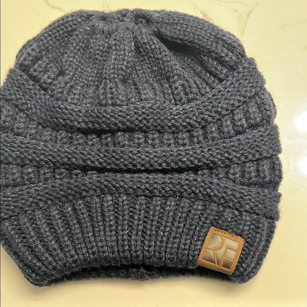 Womens nwot Cozy Knit Beanie - navy blue
